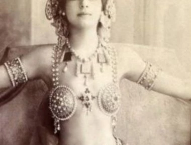 Όταν την καταδίκασαν σε θάνατο αρνήθηκε να της δέσουν τα μάτια – Αυτό που έγινε μετά θα σας αφήσει «άφωνους» (φώτο)